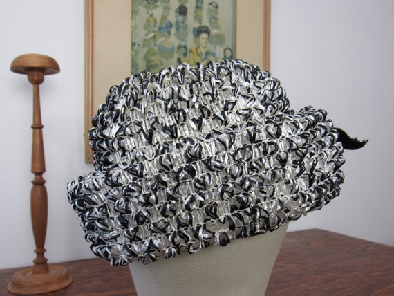 Black & White Straw Hat - Vintage 1960s Rafia Tal… - image 4