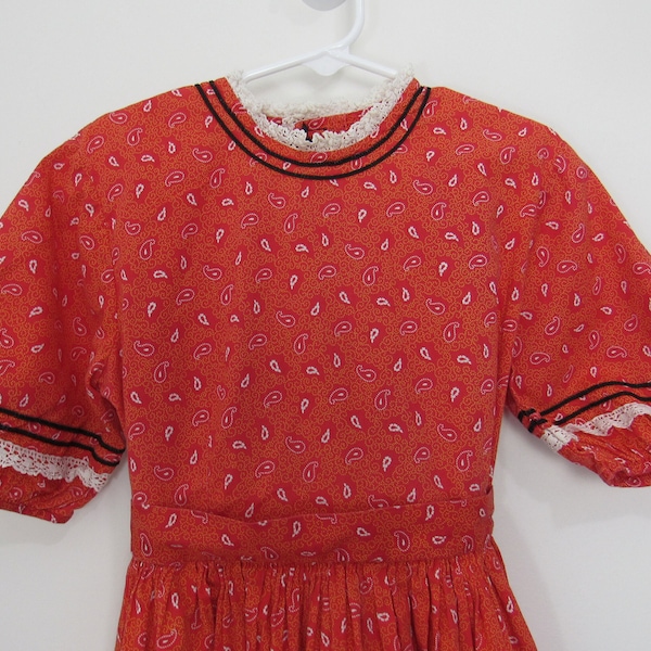 Girl's Peasant Dress Vintage 1970s Original Alyssa Size 7-8 Red Cotton Paisley Crochet Lace Trim Short Sleeves