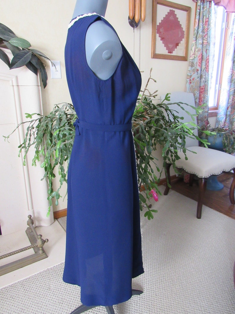 Navy Blue /& White Dress Vintage 1960s Dress with Net Flounce in Front and White Cotton Lace Trim Sleeveless Poly Crepe Summer Frock