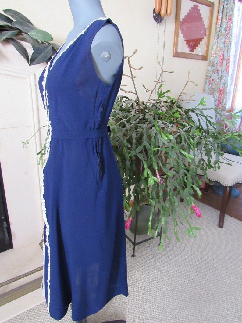 Navy Blue /& White Dress Vintage 1960s Dress with Net Flounce in Front and White Cotton Lace Trim Sleeveless Poly Crepe Summer Frock