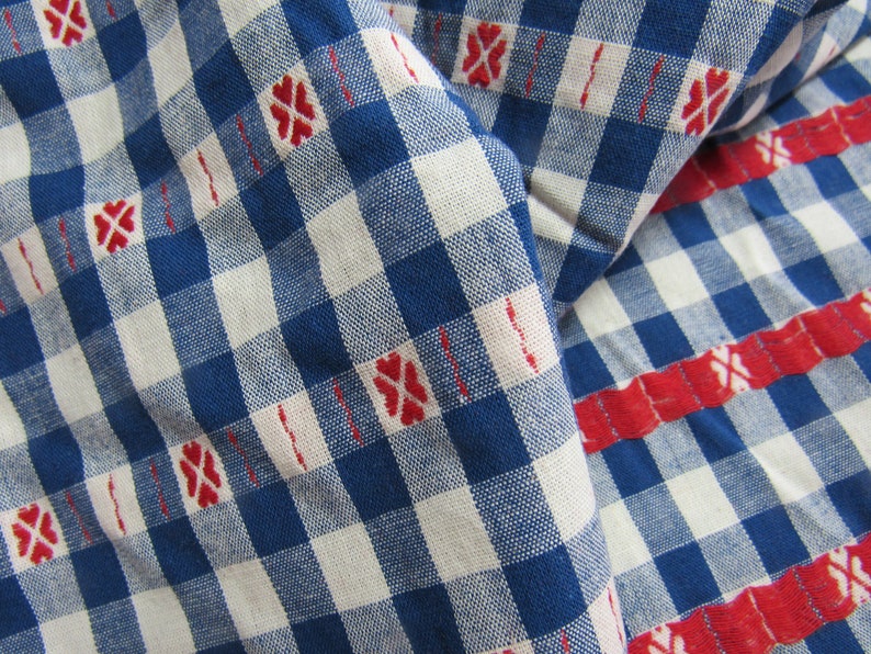 Sewing Fabric Home Decor Quilting Curtains Red White /& Blue Embroidered Fabric 2.9 yards Vintage Woven Cotton Tablecloth Fabric 57x106