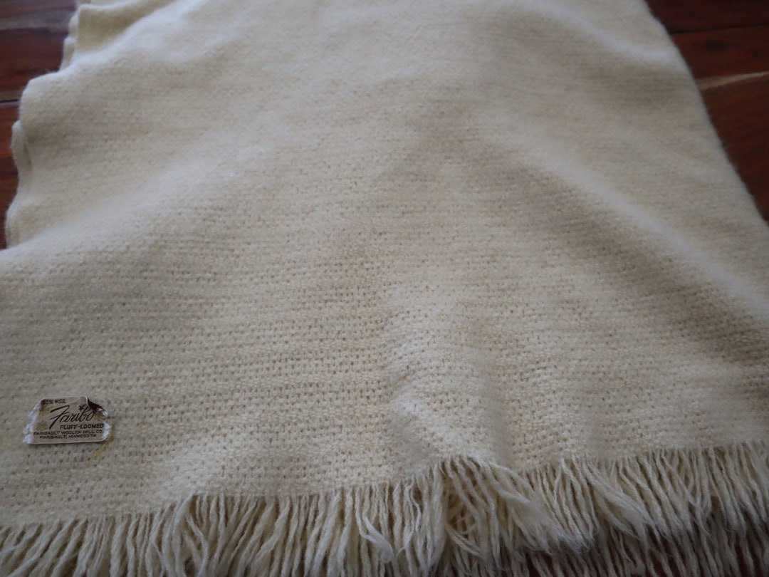 Vintage Faribo CREAM Throw Blanket Fringed Wool Fluff Loomed 42x54