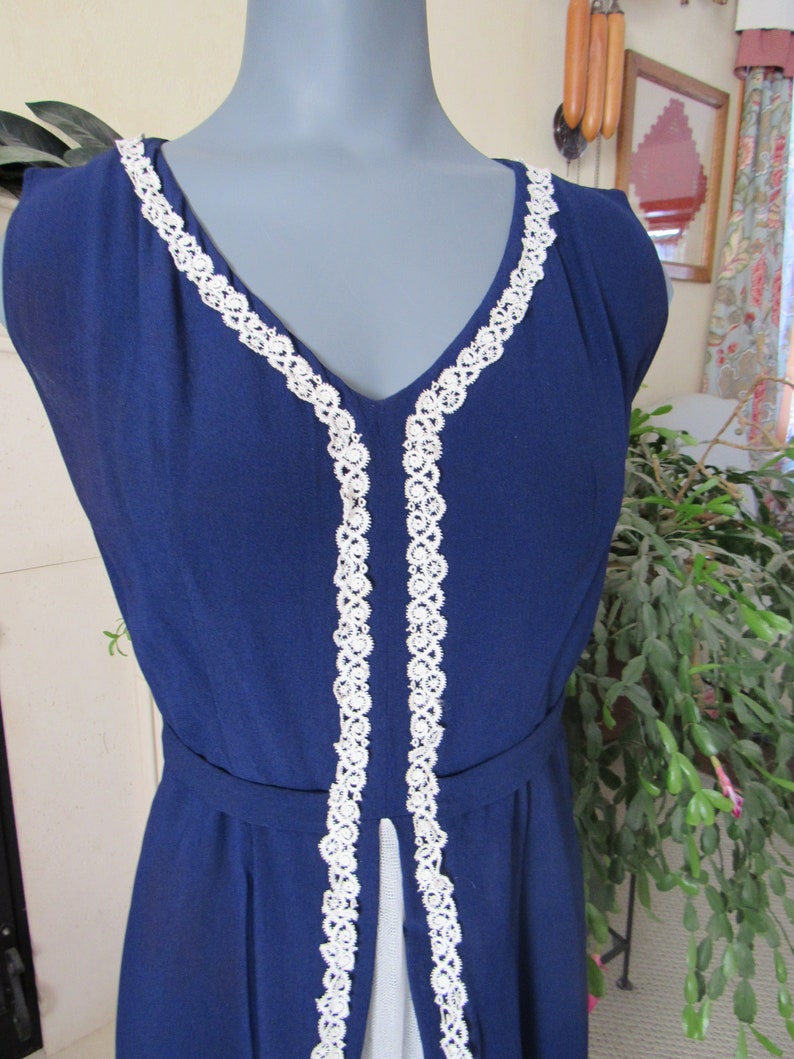 Navy Blue /& White Dress Vintage 1960s Dress with Net Flounce in Front and White Cotton Lace Trim Sleeveless Poly Crepe Summer Frock