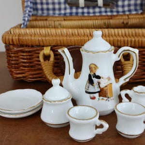 Vintage Reutter Porzellan Tea Set: Kathy Kruse Picnic Basket, Doll Dishes