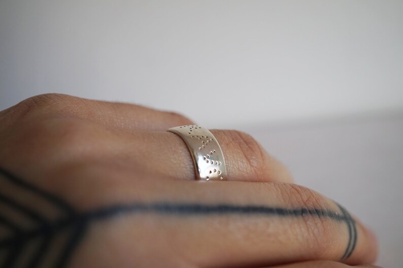 sterling silver custom word on band Bild 6