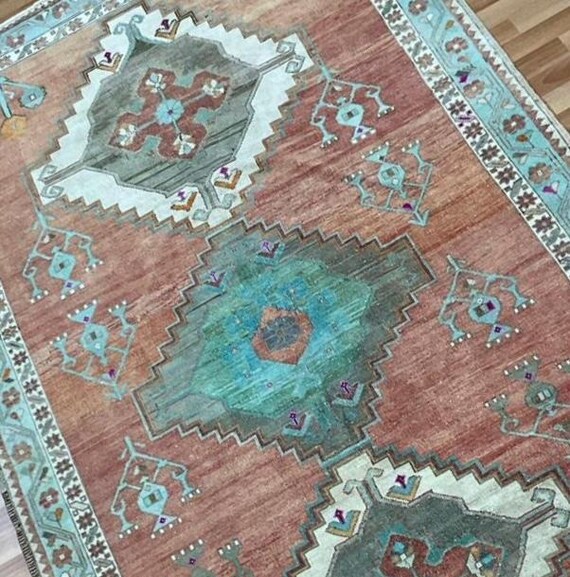 Hand-knotted Turkish Sivas Vintage Rug: 5x8 Tribal Wool Area Rug