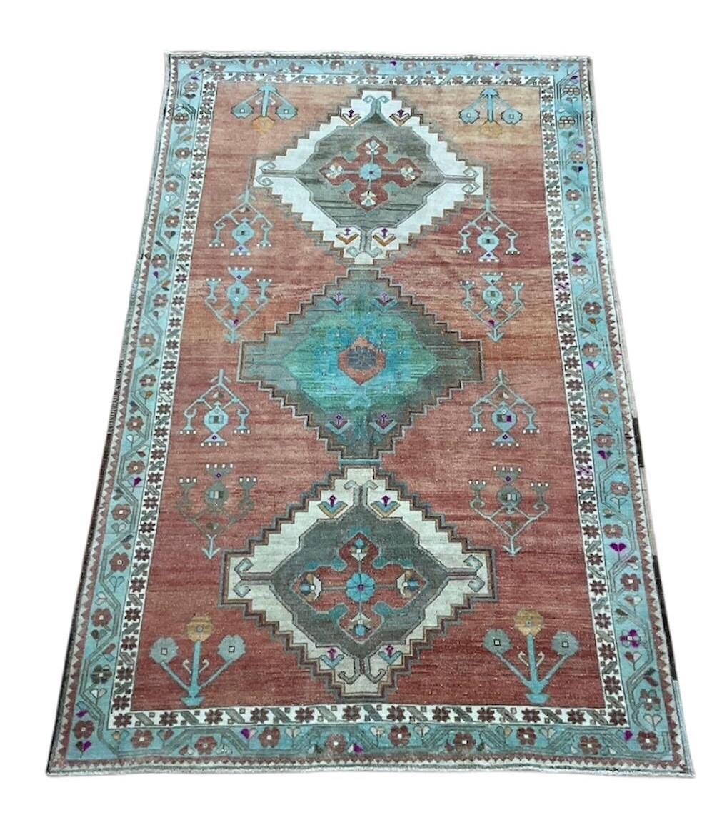 Hand-knotted Turkish Sivas Vintage Rug: 5x8 Tribal Wool Area Rug