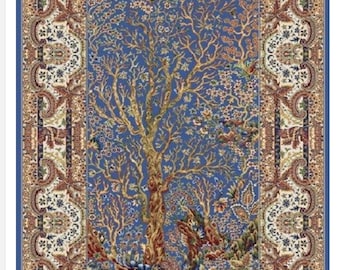 Puede incluir: Alfombra rectangular con un campo azul central que presenta un diseño de árbol con ramas y follaje dorados. El borde tiene un patrón detallado en tonos crema, marrón y azul. El texto "2060L" está en la parte inferior.