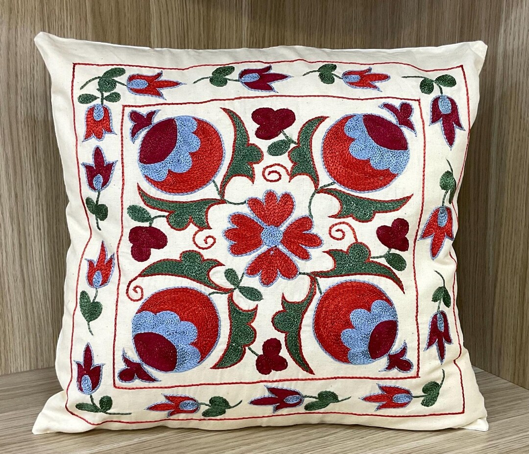 手刺繍のウズベキスタンシルククッションカバー：花柄スザニ枕、18x18