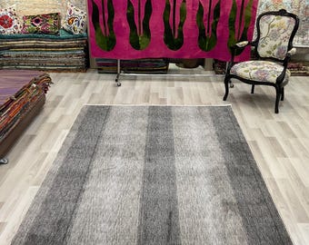 Handloomed Mottled Gray Rug: Modern Striped Viscose Carpet (160 x 230 cm)