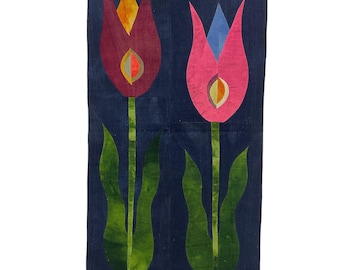 Handmade Wool Tulip Tapestry Rug: Art Deco Wall Hanging (2.7 x 5 ft)