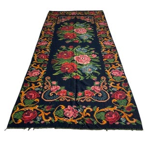 Vintage Bessarabian Wool Kilim Rug: Hand-Woven Floral Runner