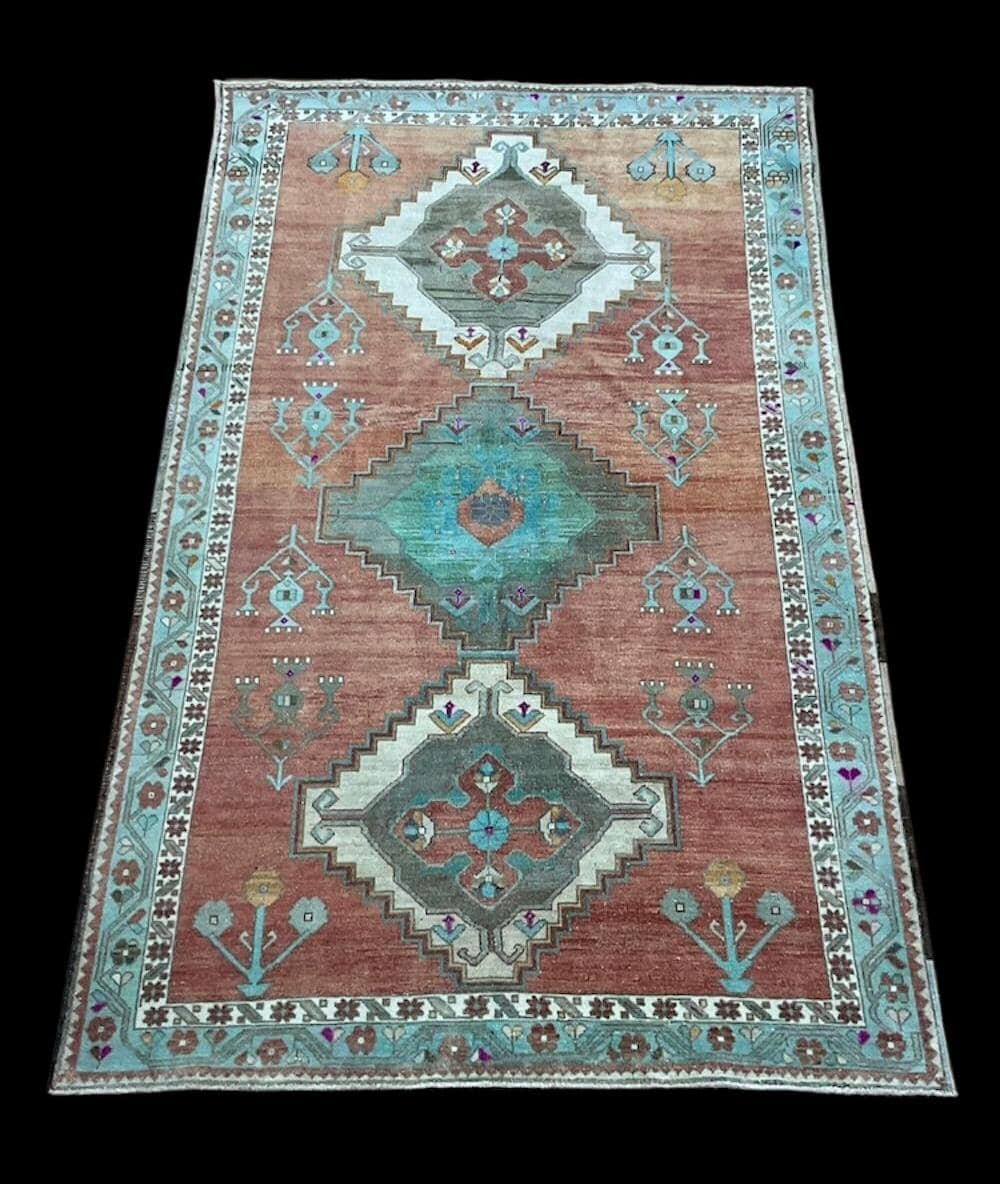 Hand-knotted Turkish Sivas Vintage Rug: 5x8 Tribal Wool Area Rug