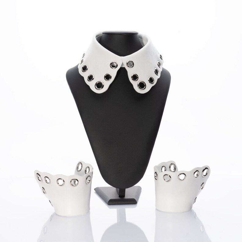 thumbnail image 2 of 1930s Collar And Cuffs Set - Satin 2 of 12