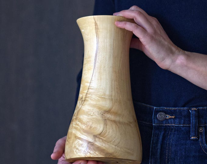 UNIQUE Handcrafted Maple Wood Vase, Organic Wooden Vase, Birthday Gift, Gifts For Her, Unique Wooden Vase, New Mom Gift, named Triplefinger