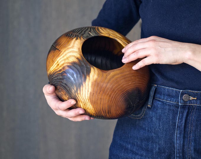 UNIQUE Handcrafted Walnut Wood Vase, Wooden Vase Gift, Unique Gift For Mom, Vase Table Decor, New Mom Gift, named Glossy Dougla