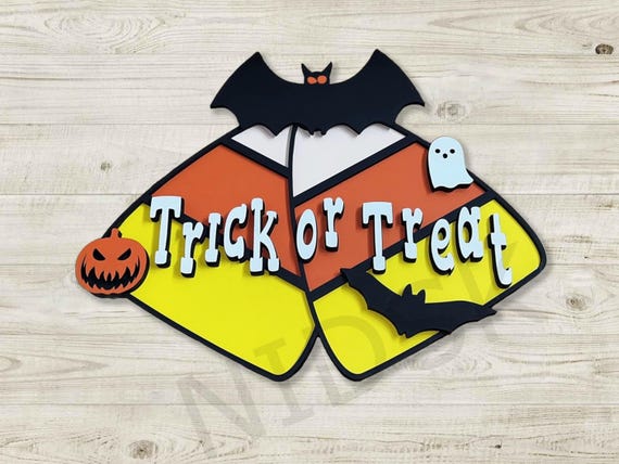 Door Hanger - Halloween Trick or Treat - Playful and Spooky Design for Your Front Door - Ideal for Halloween Celebrations
