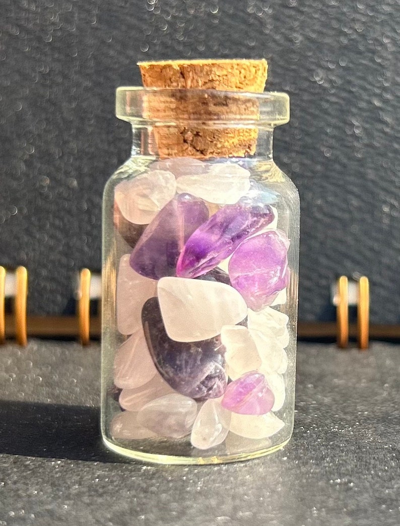 Add a Glass Jar for all your extra Crystal chunks with in the Pick pad!