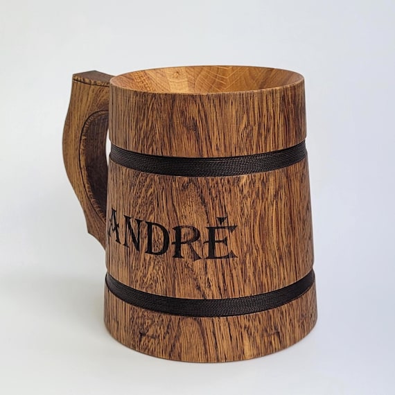 Engraved Wooden Beer Mug – Rustic Holz Bierkrug, Handcrafted Gift for DnD Fans or Him