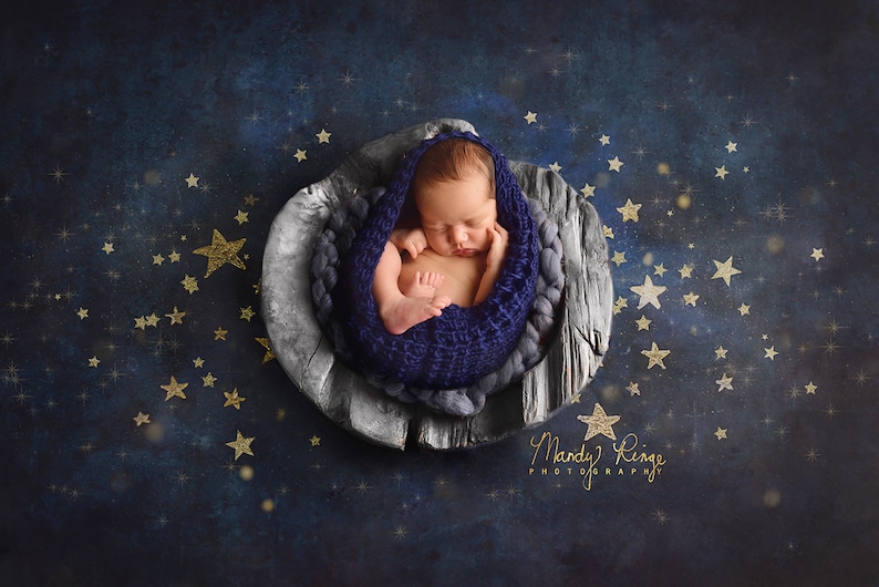 Neugeborener digitaler Hintergrund, gemalter Sternenhimmel-Hintergrund, blaugraue hölzerne Schüssel Bild 1