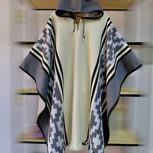 Ethnic Alpaca Wool Cape Premium Handwoven Poncho from South America, Poncho Diseño Tradicional Etnico, Unisex Winter Cape, Gray