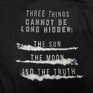Camiseta La verdad no se puede ocultar: rastro de avión: camiseta de concientización sobre geoingeniería, modificación climática y pulverización química