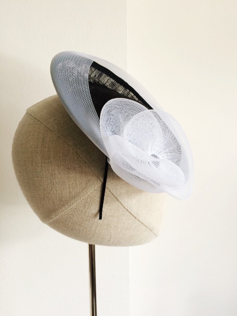 Navy and White Saucer Cocktail Hat Millinery 画像 3