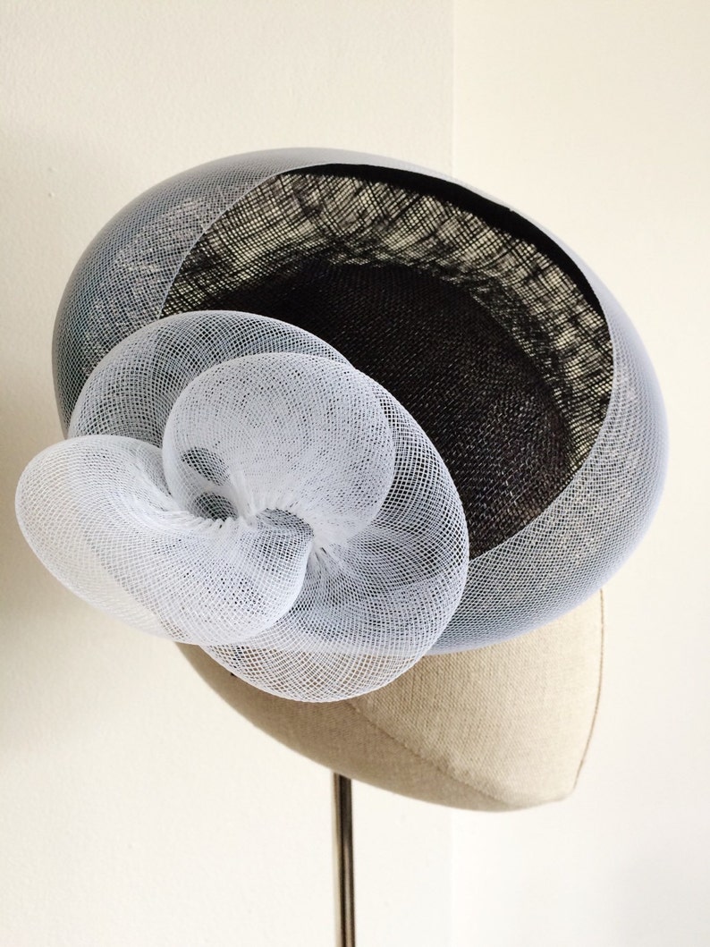 Navy and White Saucer Cocktail Hat Millinery 画像 1