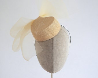 Cream Cocktail Hat Teardrop Fascinator Crin Bow Mini Hat