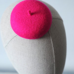 Mini Hot Pink French Beret Cocktail Hat Fascinator 画像 3