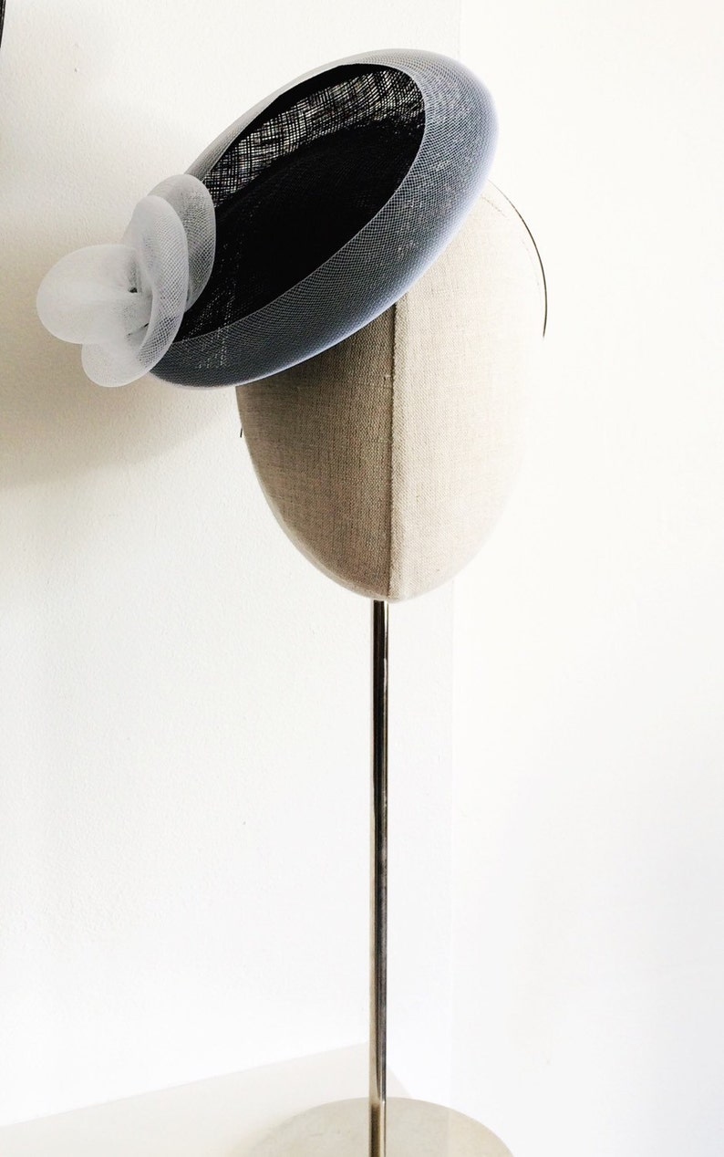 Navy and White Saucer Cocktail Hat Millinery 画像 4