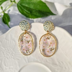 Resin Earrings with Real Dried Flowers, Gold Flake Botanical Jewelry, Nature Inspired Dangle Earrings, Handmade Gift for Her