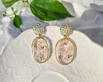 Resin Earrings with Real Dried Flowers, Gold Flake Botanical Jewelry, Nature Inspired Dangle Earrings, Handmade Gift for Her