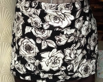 Floral Half Apron: Black & White Roses, Two Pocket Cotton Pinny
