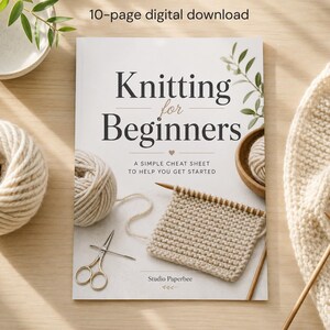 Può includere: Un download digitale di 10 pagine intitolato Knitting for Beginners: A Simple Cheat Sheet to Help You Get Started di Studio Paperbee. La copertina mostra un campione lavorato a maglia beige, un gomitolo di lana e forbici in metallo.
