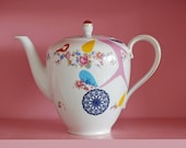 Very large birds, roses, branches and spirograph teapot