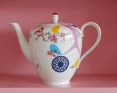 Very large birds, roses, branches and spirograph teapot