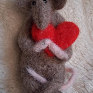 gefilzte Maus mit Herz- Kantenhocker