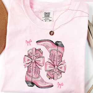 Coquette Cowgirl Shirt, Western Coquette Shirt, Country Girl Shirts, Western Coquette Bow Shirt, Cowgirl Pink Outfit, Boots Coquette Shirt