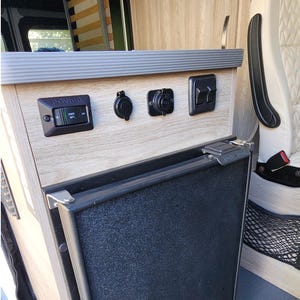 ウィネベーゴ ソリス 59P/59PX メイン電源スイッチカバー：耐紫外線性ABSガード