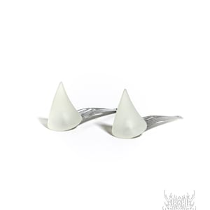 Cuernos transparentes de 24 mm x 18 mm con cierre de rosca y pinzas para el cabello reactivas a los rayos UV de color blanco.