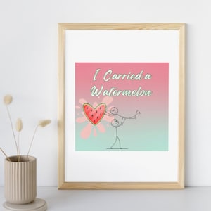 Könnte beinhalten: Ein gerahmter Druck mit einem rosa und grünen Farbverlaufshintergrund. Der Druck zeigt eine Strichmännchen-Illustration von zwei Personen, die eine herzförmige Wassermelone tragen. Der Text "I Carried a Watermelon" ist in Schwarz über der Illustration geschrieben.