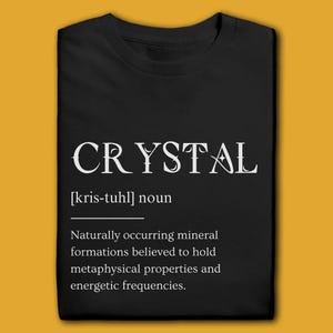 Camiseta "Crystal Definition": Divertida camiseta de bruja, camiseta esotérica de bruja, moda bohemia mística, regalo espiritual para mujer