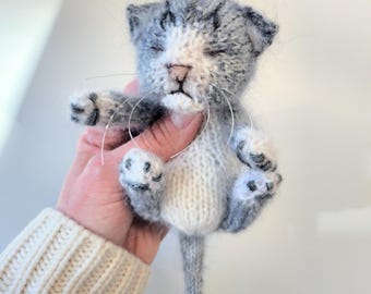 手作りのアメリカンショートヘア猫のぬいぐるみ：リアルなコンパニオン