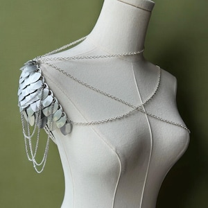Gildry Guardian Gleam Half Pauldron (One Shoulder) - Silver