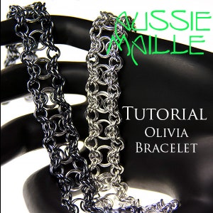 Könnte beinhalten: Zwei Kettenarmbänder, eines schwarz und eines silberfarben, auf einer schwarzen Hand präsentiert. Die Armbänder bestehen aus ineinandergreifenden Metallringen. Der Text auf dem Bild lautet "AUSSIE MAILLE" und "TUTORIAL OLIVIA BRACELET."