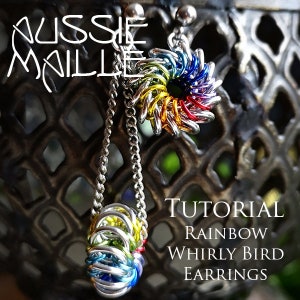 Op de afbeelding: Tutorial voor het maken van regenboog-wervelvogel-oorbellen. De oorbellen zijn gemaakt van gekleurd draad en hebben een zilveren ketting.