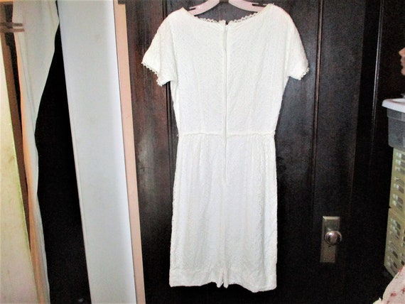Vintage 50s White Cotton Eyelet Dress M Helen Whi… - image 4