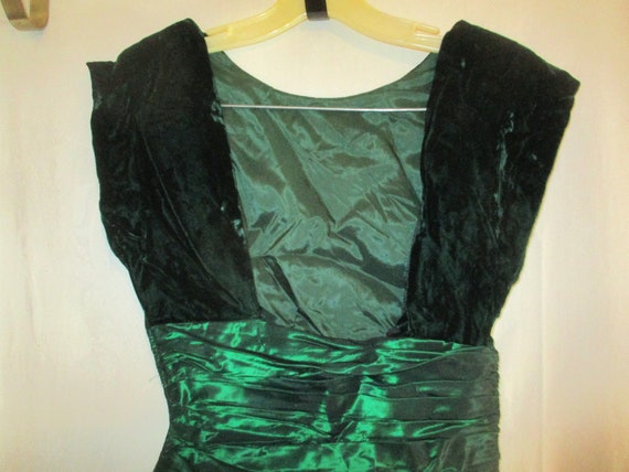 Vintage 80s Black Velvet Green Satin Sleeveless P… - image 5