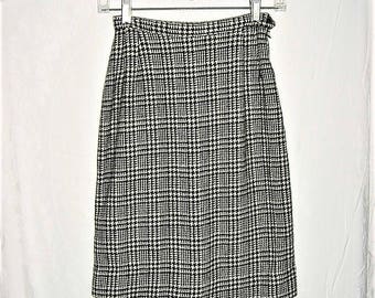 Vintage 60s Black White Houndstooth Plaid Pencil Skirt Small